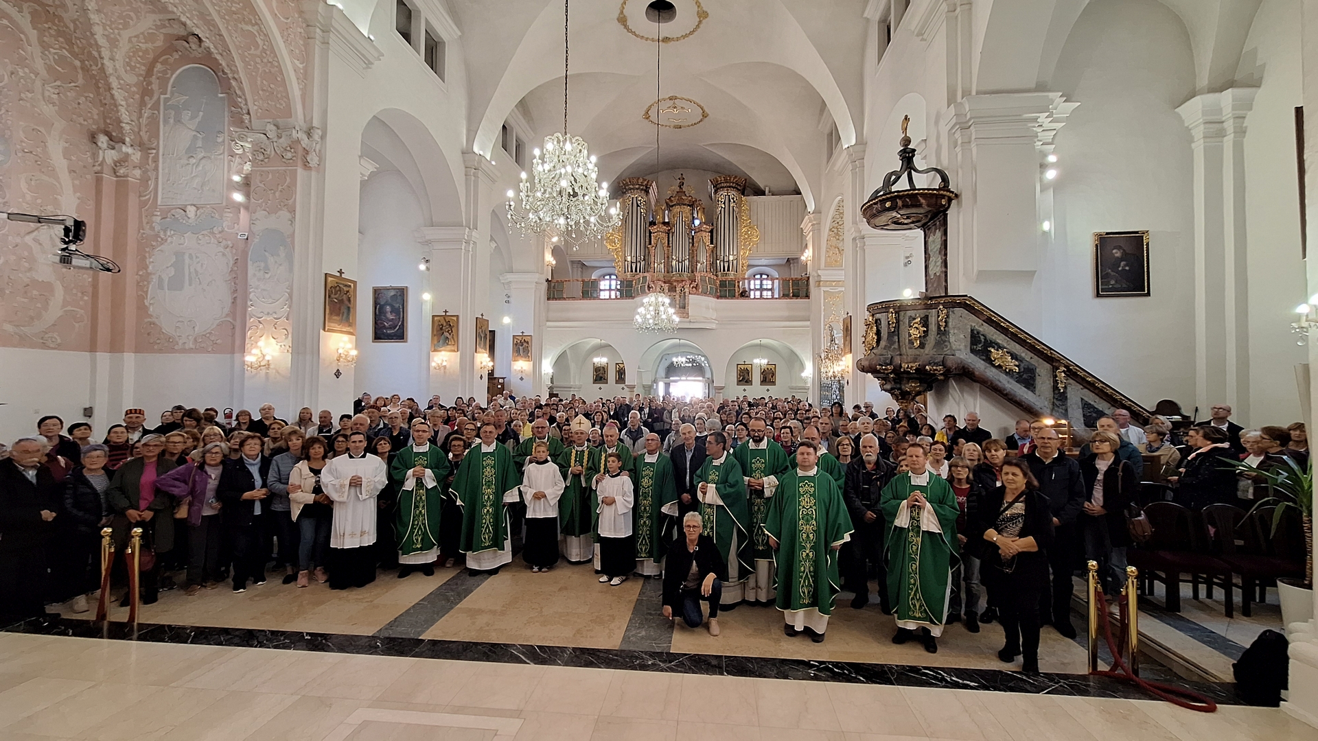 Hodočasnici iz Šibenske biskupije na misnom slavlju u varaždinskoj katedrali